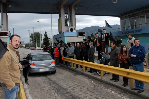 Οι οικοδόμοι της Πάτρας ανοίγουν τα διόδια