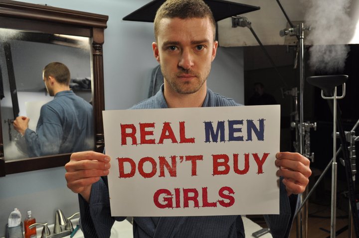 «Οι αληθινοί άνδρες δεν αγοράζουν κορίτσια»