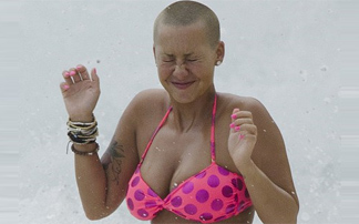 Η Amber Rose και το πουά μπικίνι