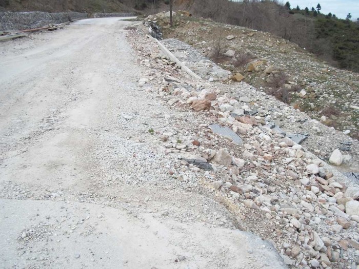Καταπτώσεις βράχων στο οδικό δίκτυο Τρικάλων