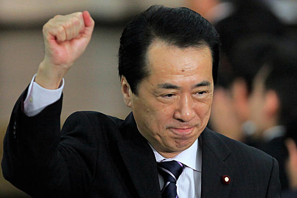 Στο πλευρό των θυμάτων του τσουνάμι ο ιάπωνας πρωθυπουργός