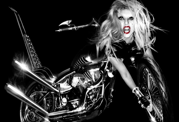 Η Lady Gaga έγινε&#8230; μοτοσικλέτα