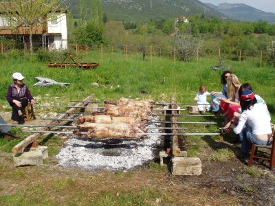 Οι ΠΟΦΥΖΩ ζητούν Πάσχα χωρίς σούβλισμα