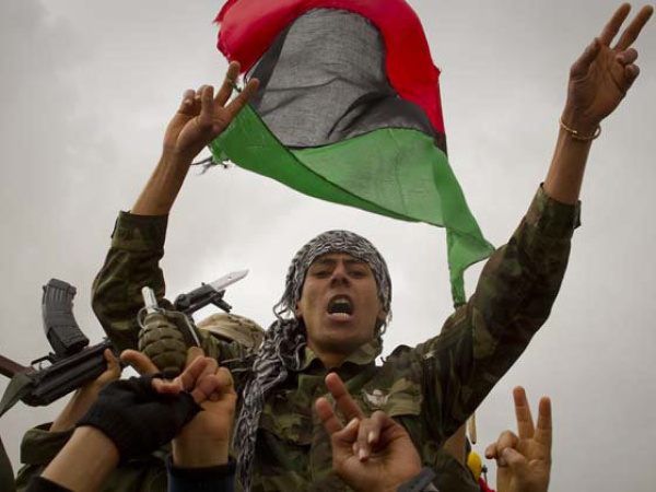 Οι αντάρτες της Λιβύης ζητούν δάνεια