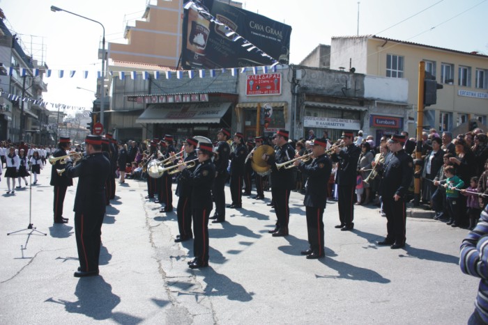 Πένθιμα εμβατήρια με δανεικά όργανα στην Ξάνθη