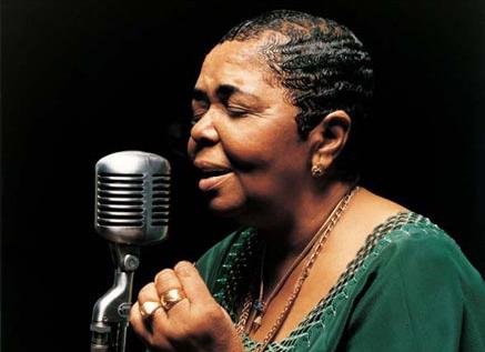 Latin αέρα φέρνει η Cesaria Evora