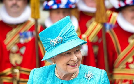 Πάμε στοίχημα τι καπέλο θα φορά η βασίλισσα;