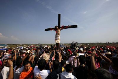 Αναπαράσταση της  τελετής Σταύρωσης του Χριστού στις Φιλιππίνες