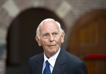 Θλίψη για το θάνατο του Max van der Stoel