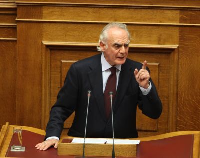 «Επιστρέφω τα περί ανειλικρίνειας σε εκείνους που τα εκτόξευσαν»