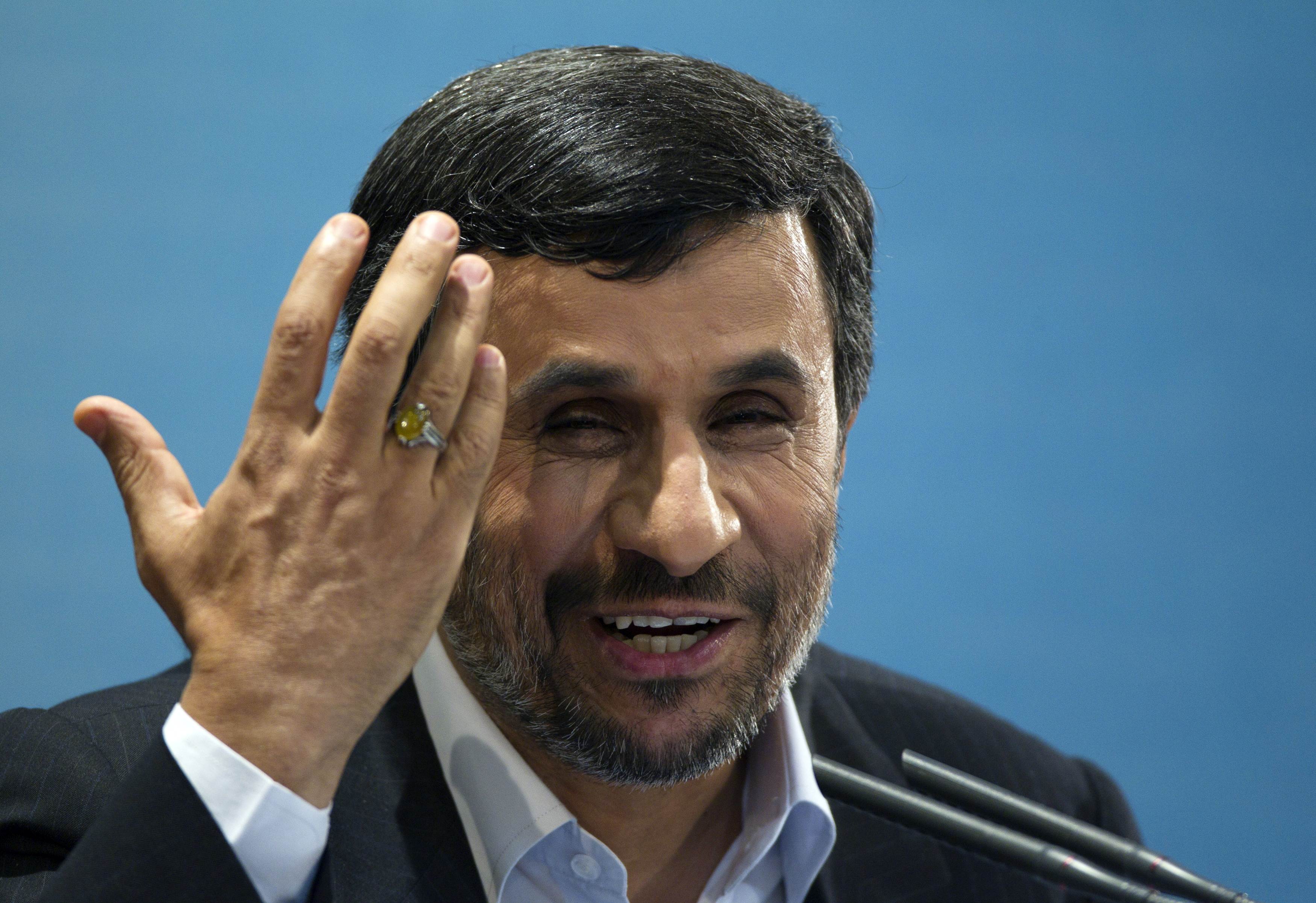 «Φιλελεύθερη» παρέμβαση από τον Αχμαντινετζάντ