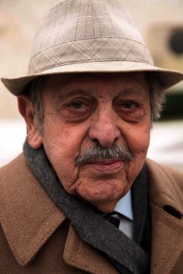 Πέθανε ο Λάκης Σάντας