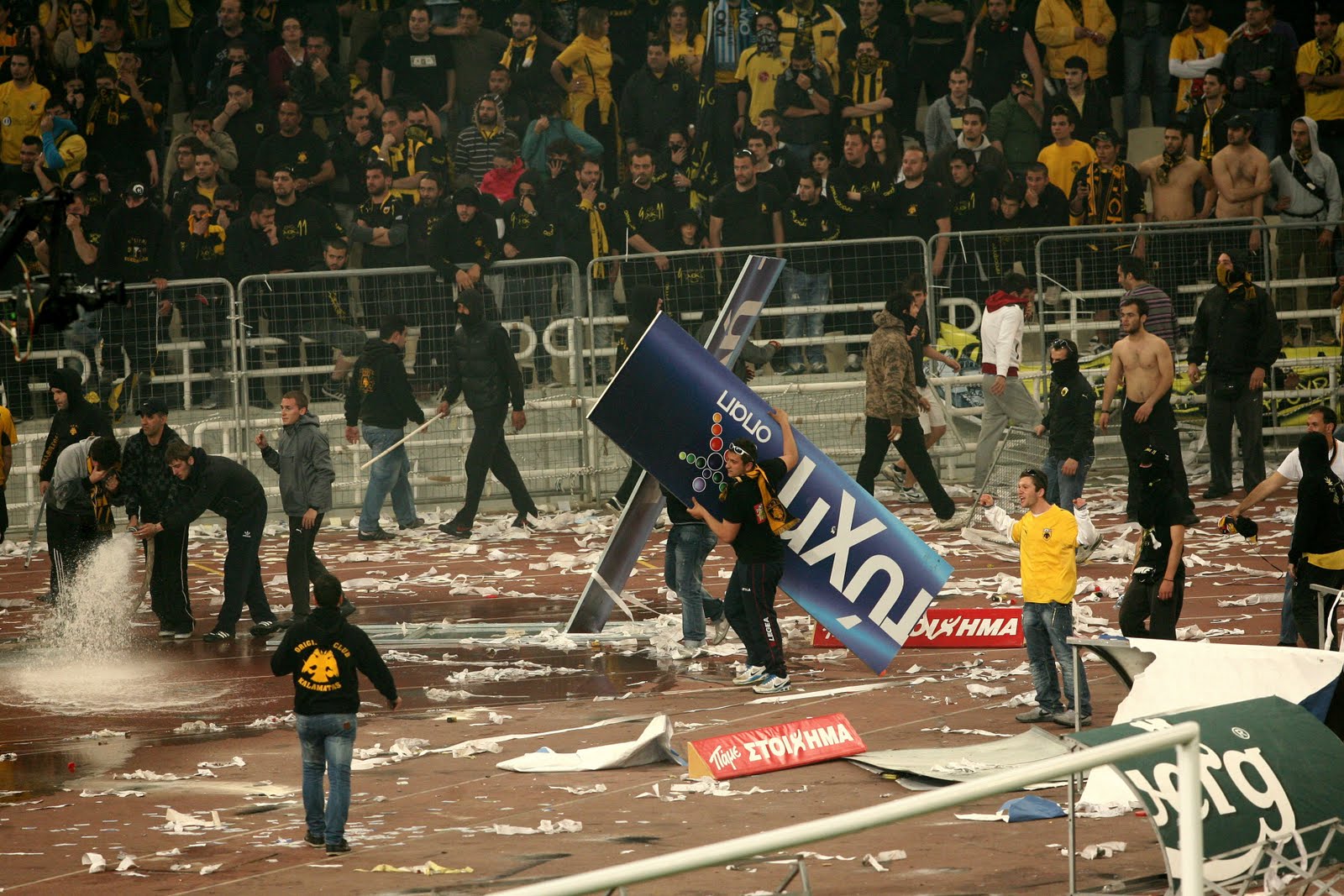 Ποινές φυλάκισης μέχρι 6 μήνες για τα επεισόδια στο ΟΑΚΑ