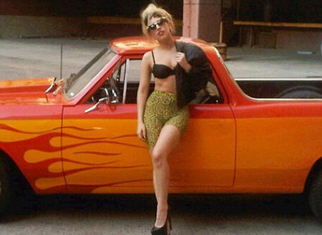 Το αυτοκίνητο-«φωτιά» της Lady Gaga