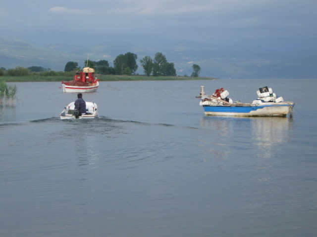 Συλλήψεις για παράνομη αλιεία στη λίμνη Τριχωνίδα