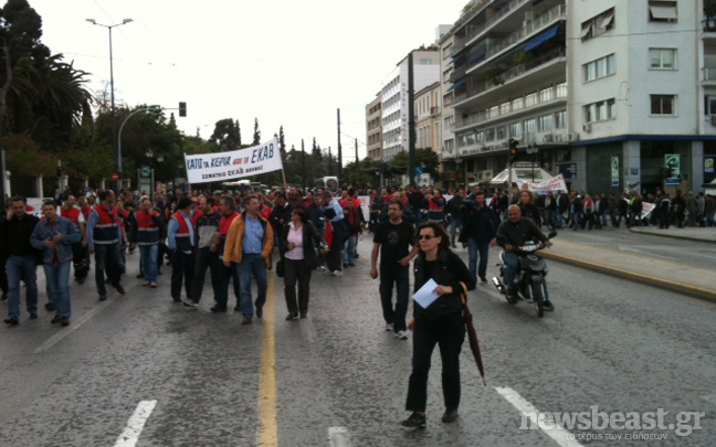 Στη βουλή γιατροί και προσωπικό ΕΚΑΒ