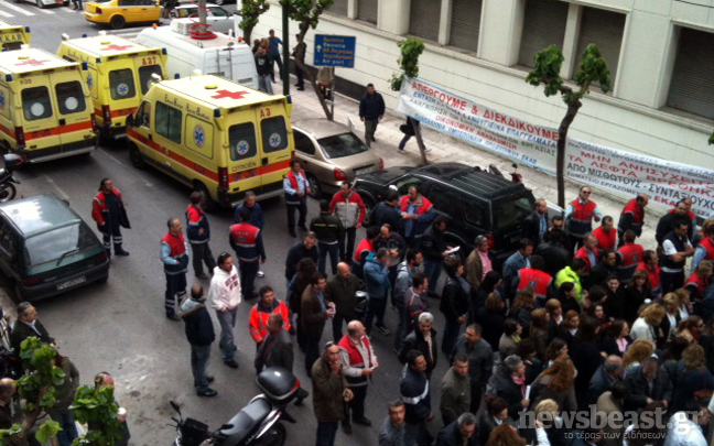 Σήμερα τα δεδουλευμένα στους εργαζομένους του ΕΚΑΒ