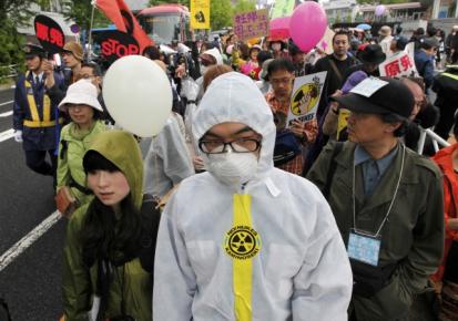 Διαδηλώνουν κατά της επαναλειτουργίας των πυρηνικών αντιδραστήρων