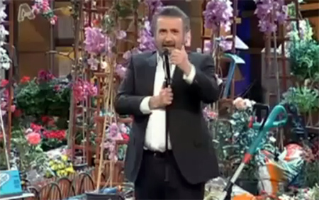 «Λογοκρισία δεν μου έχει κάνει ποτέ κανένας»