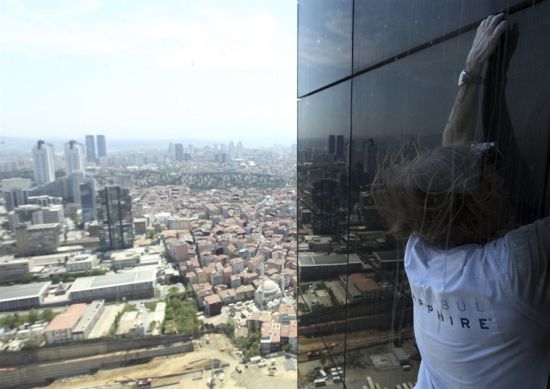 Ο γάλλος Spiderman στο ψηλότερο κτίριο της Τουρκίας