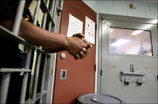 Σε μια από τις πιο κακόφημες φυλακές του κόσμου ο Στρος Καν