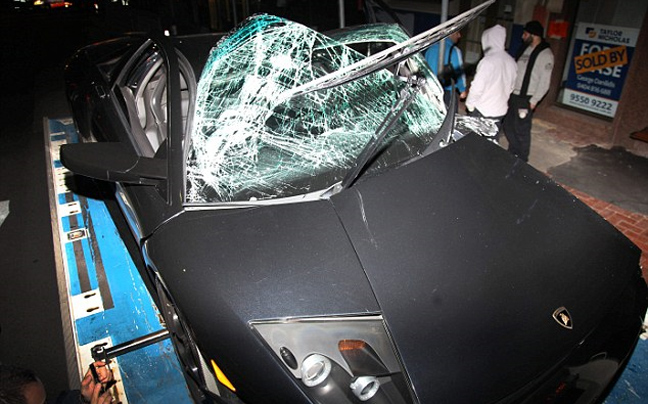 Η ανασφάλιστη Lamborghini έγινε σμπαράλια