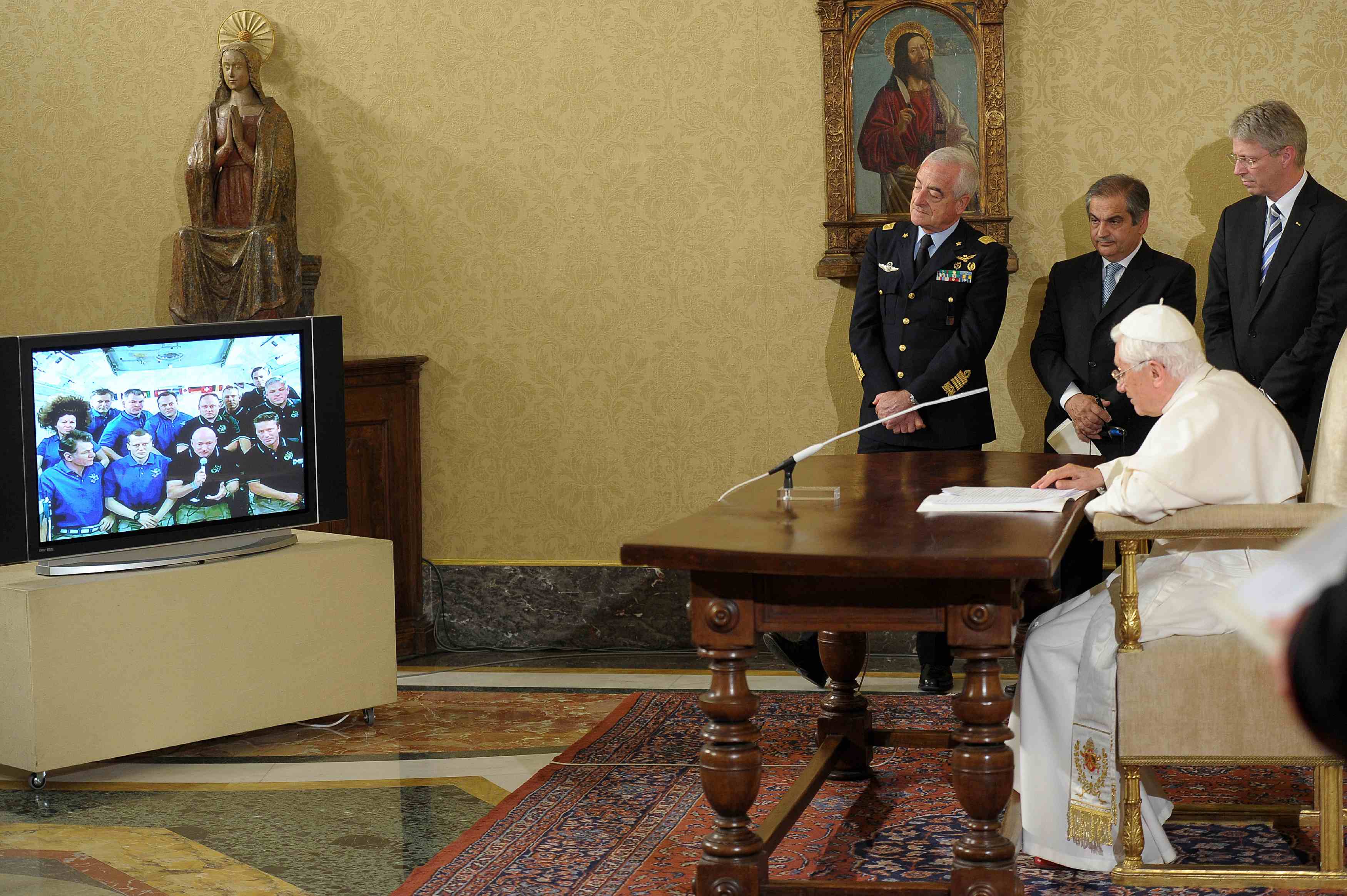 Πάπας καλεί Endeavour