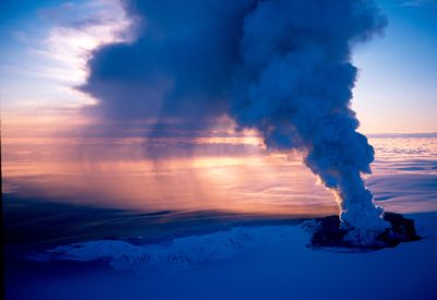 Εκρήγνυται το άκρως ενεργό ηφαίστειο της Ισλανδίας