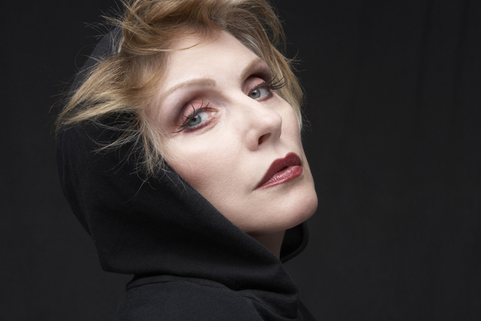 Στο πλευρό των πληγέντων της Ιαπωνίας η Debbie Harry