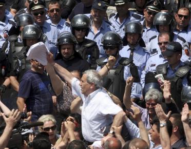 Οι εντάσεις στην Αλβανία διώχνουν τους τουρίστες