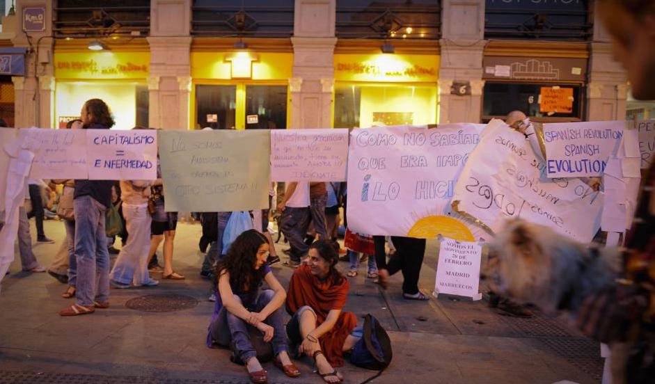 Οι «αγανακτισμένοι» Ισπανοί θα μείνουν στις πλατείες