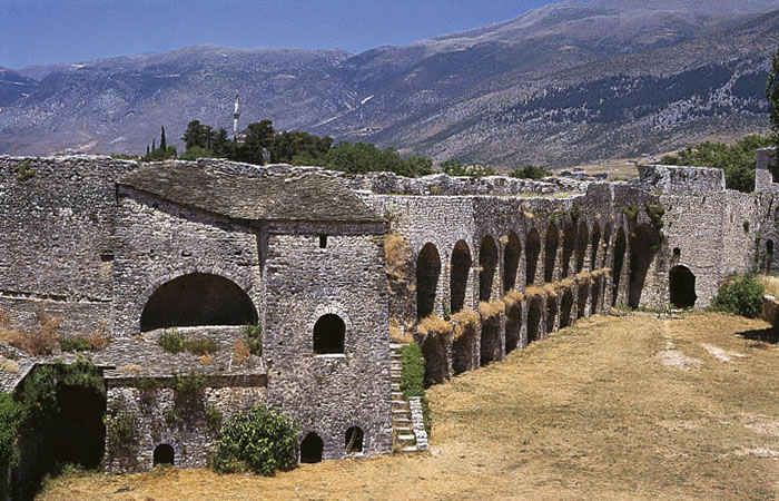 Ξήλωσαν τους προβολείς του κάστρου των Ιωαννίνων