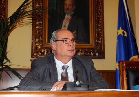 Διεκόπη εκτάκτως η συνεδρίαση του δημοτικού συμβουλίου Πειραιά