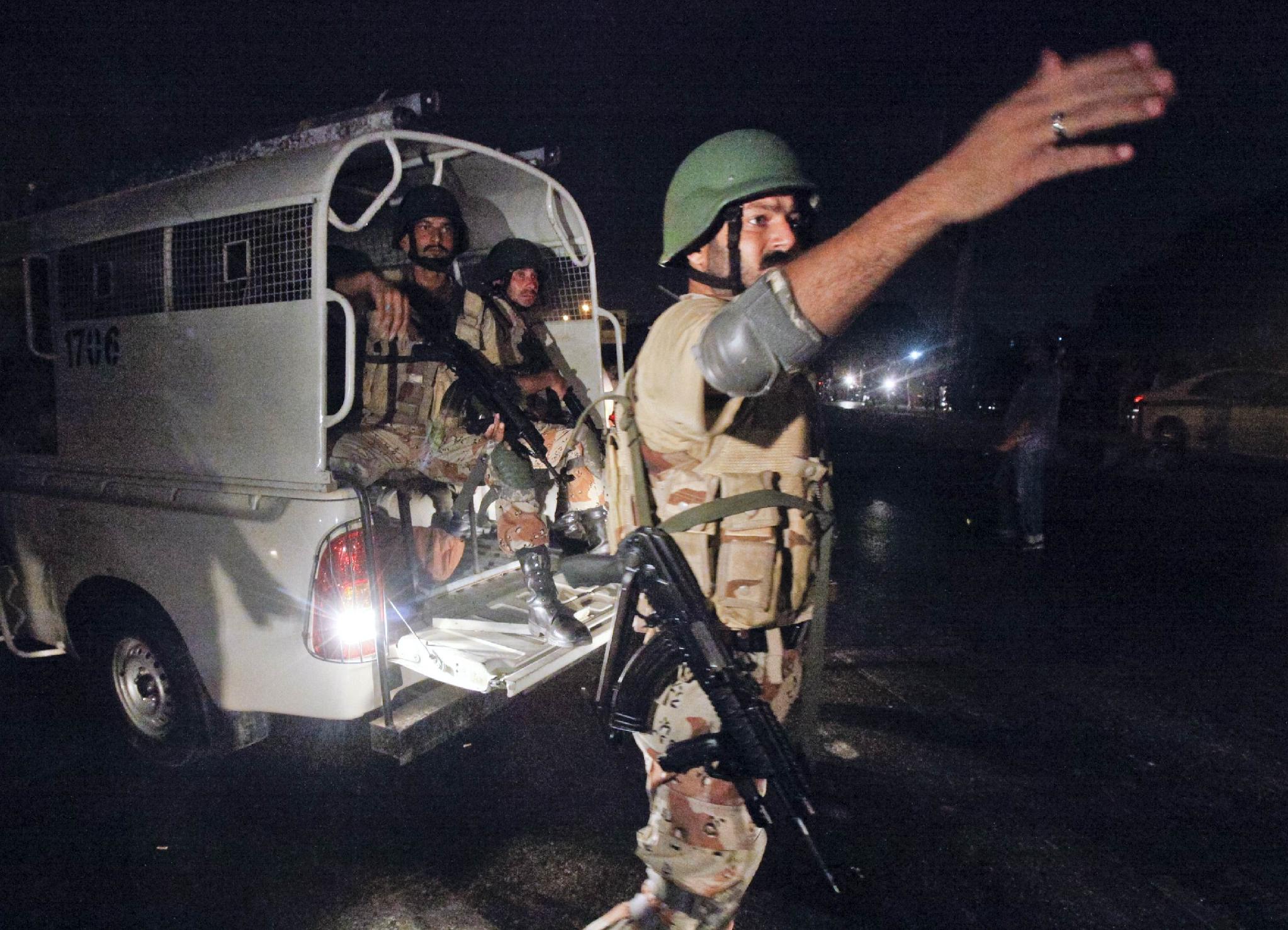 Λεωφορείο έπεσε σε γκρεμό στο Πακιστάν