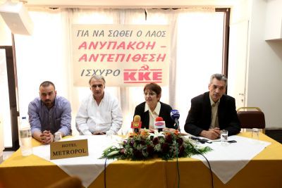 Για «ωμό» και «χυδαίο» εκβιασμό μίλησε η Παπαρήγα