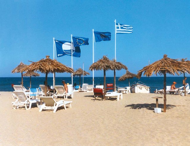 «Έλληνες πολιτικοί πίεζαν για γαλάζιες σημαίες»