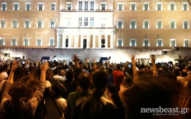 Γέμισε η πλατεία Συντάγματος