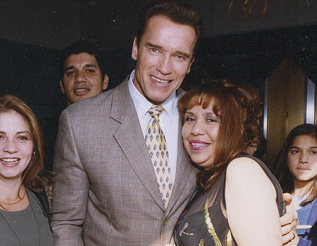 Ο Schwarzenegger στηρίζει τη δεύτερη οικογένειά του