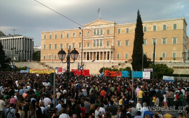 Οι Αγανακτισμένοι ετοιμάζουν αποκλεισμό της Βουλής