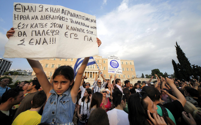 Βροντερό «παρών» από δεκάδες χιλιάδες Αγανακτισμένους