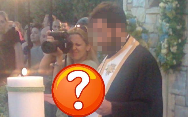 Πολύ «προχώ» παπάς τους πάντρεψε