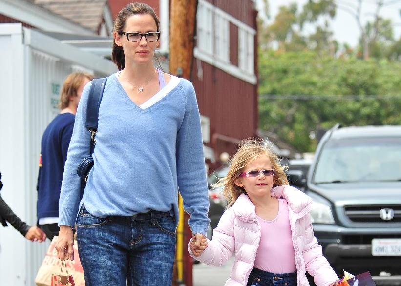 H Jennifer Garner διαψεύδει ότι είναι έγκυος