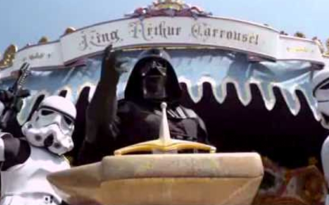 Ο Darth Vader πάει&#8230; Disneyland