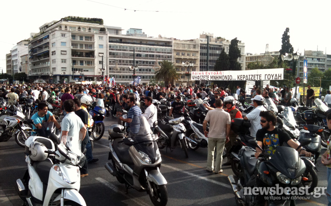 Όσο περνάει η ώρα αυξάνονται οι «αγανακτισμένοι»