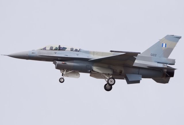 Φωτιά σε κινητήρα αεροσκάφους F-16
