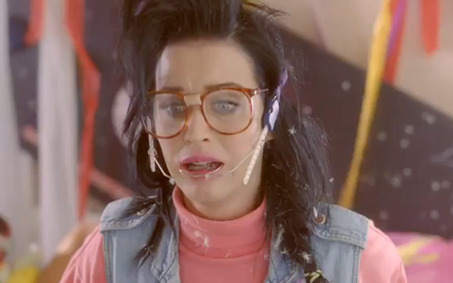 Η Katy Perry μας προσκαλεί σε πάρτι
