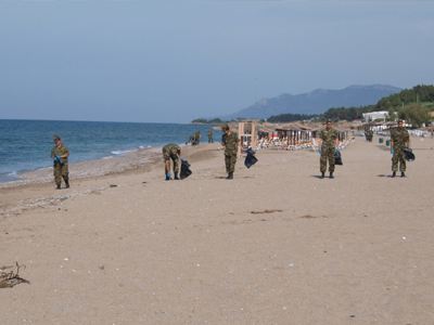 Στρατιώτες καθάρισαν παραλίες της Σάμου