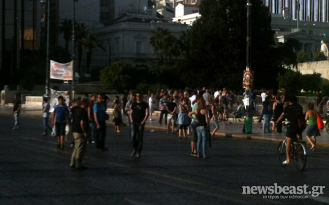 Για 16η ημέρα στο Σύνταγμα οι «Αγανακτισμένοι»