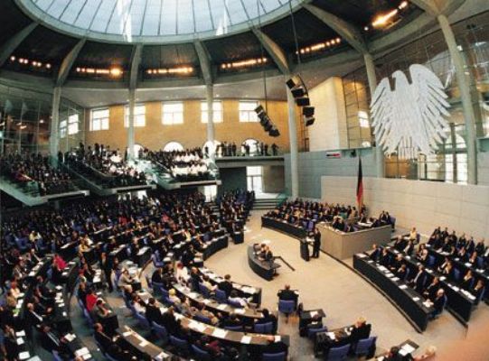 Ψήφισε η γερμανική Βουλή το δημοσιονομικό σύμφωνο