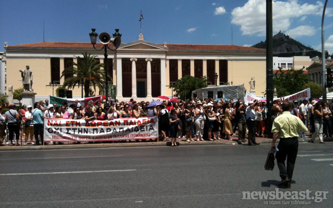 Αποχώρησαν από τη Βουλή οι φορτοεκφορτωτές